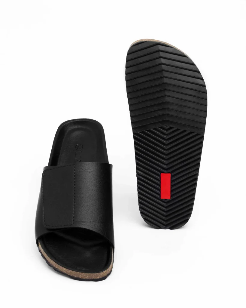 Tại Sao Dép Nam Chống Trượt Lại Quan Trọng Đến Vậy?