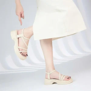 Giày Sandal Nữ Thời Trang: "Bí Kíp" Chọn và Phối Đồ Sành Điệu Cho Nàng