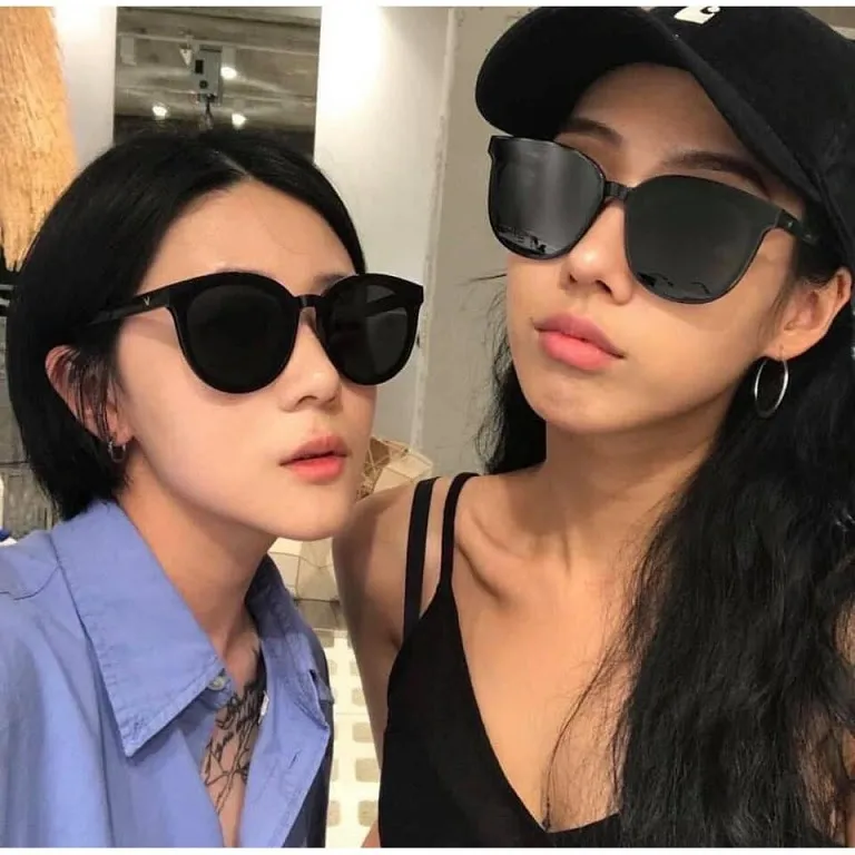 Kính Râm Nữ Hàng Hiệu: Tại Sao "Đắt Xắt Ra Miếng" Vẫn Được Săn Đón?