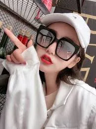 Mắt Kính Thời Trang Nữ: "Gia Vị" Hoàn Hảo Cho Phong Cách Phái Đẹp 2025