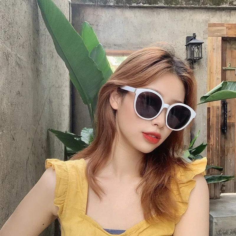 Mắt Kính Thời Trang Nữ: Không Chỉ Là "Cửa Sổ Tâm Hồn" Mà Còn Là "Điểm Nhấn" Phong Cách