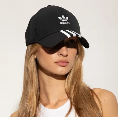 "Mix & Match" Nón Lưỡi Trai Nam Nữ Để Có Phong Cách Ấn Tượng