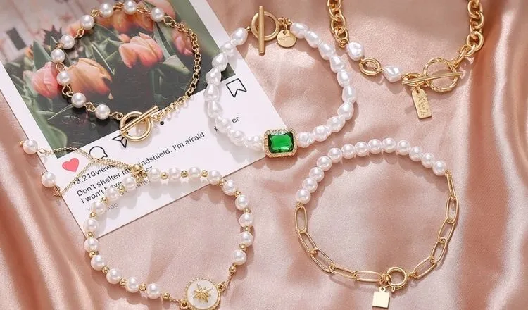 Phụ kiện thời trang giá rẻ: "Chìa khóa" làm mới phong cách không tốn kém