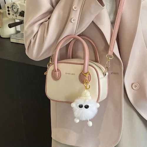 Túi đeo chéo nữ dễ thương là gì?